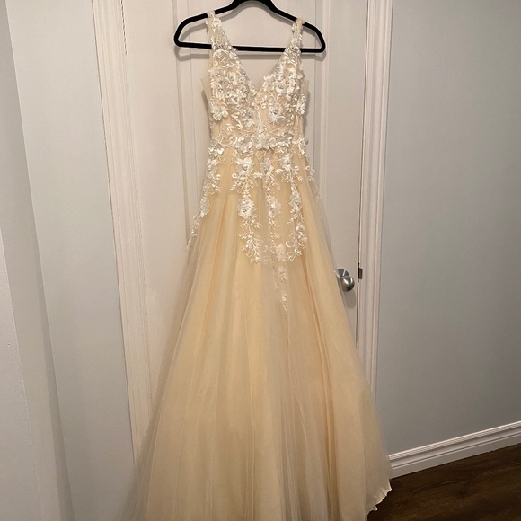Prom dress with floral embellishments - Picture 1 of 1